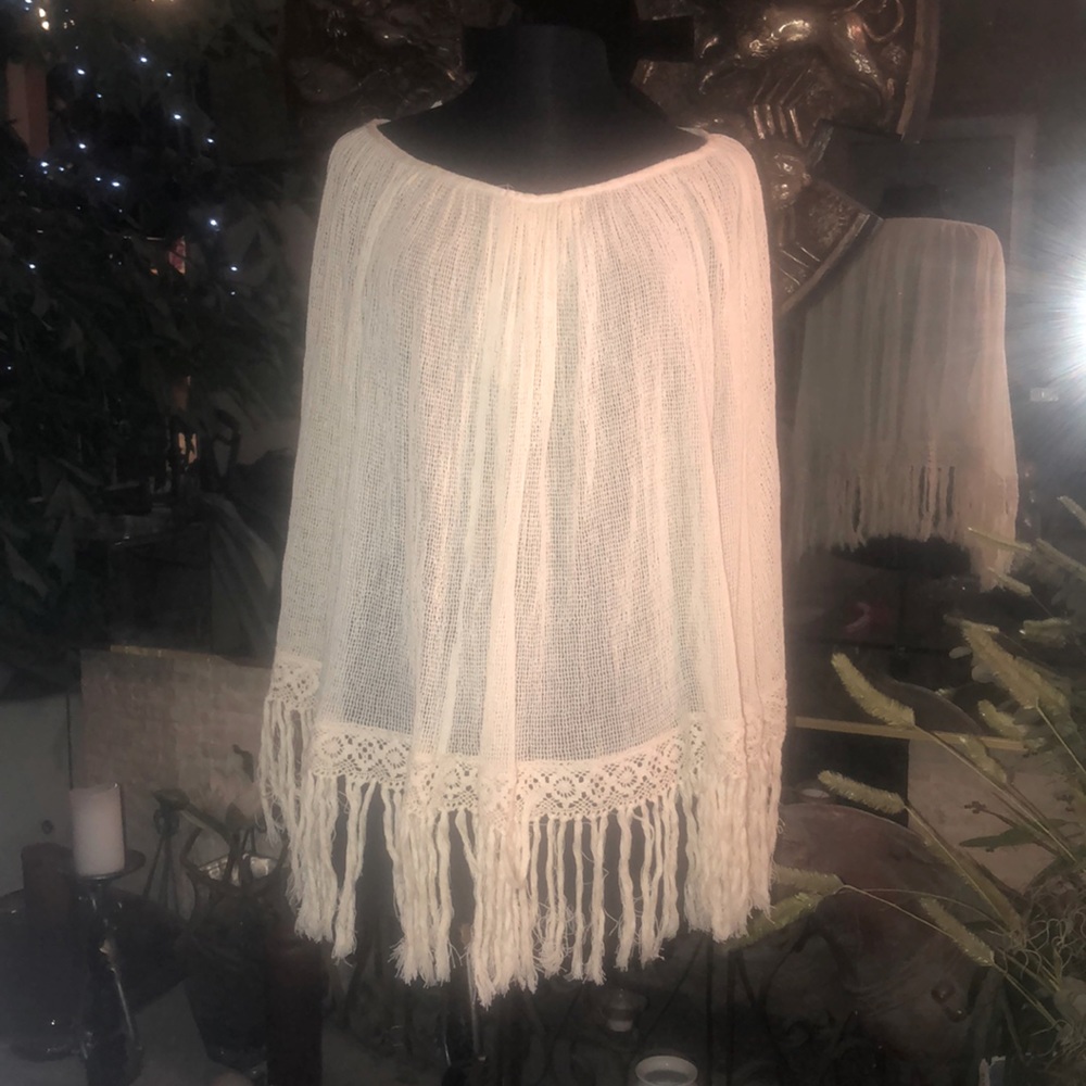 ELON Gorgeous poncho. Really pretty OS